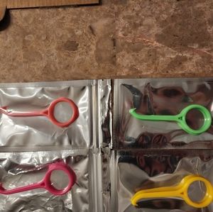 Invisalign tray removal tool in multicolored pack